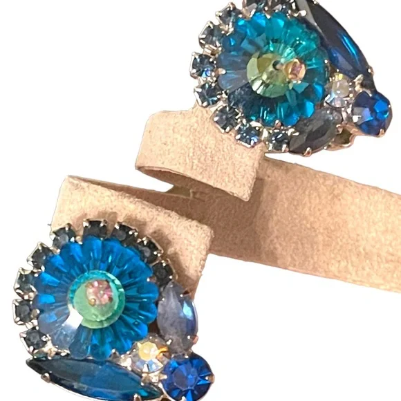 Vintage Capri Blue Rivoli Glass Juliana fancy D&E clip on esrrings - Picture 7 of 7